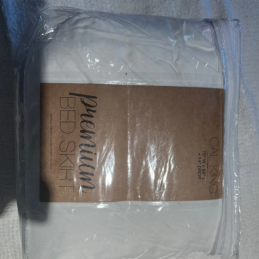 Bed skirt